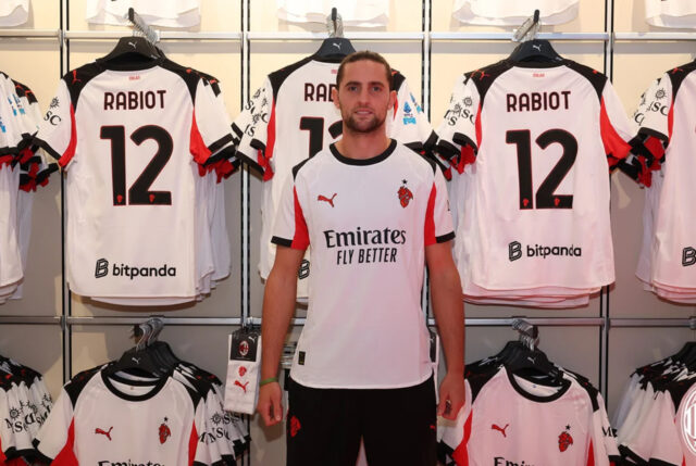 Adrien Rabiot all’evento al Flagship Store del Milan