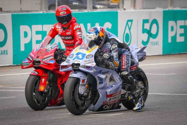 Abbandonano anche Marquez