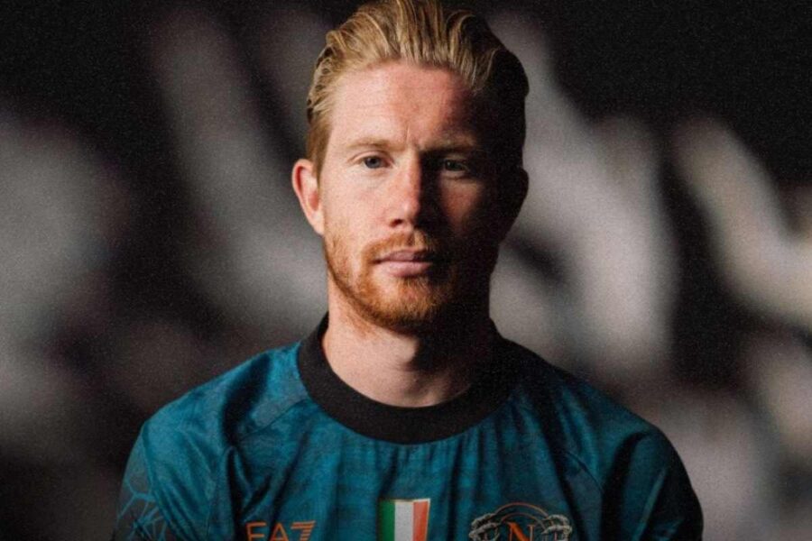 Kevin De Bruyne con la maglia Halloween del Napoli