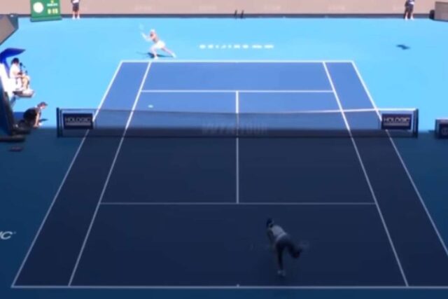 Coco Gauff e Belinda Bencic in campo a Pechino