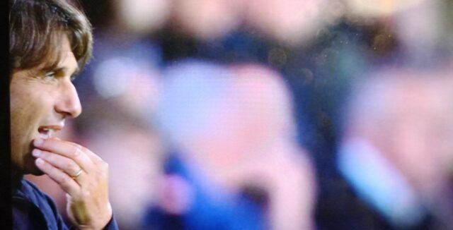 Antonio Conte amareggiato durante Napoli PSV