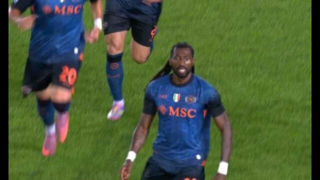 Anguissa esulta per il gol decisivo in Lecce Napoli