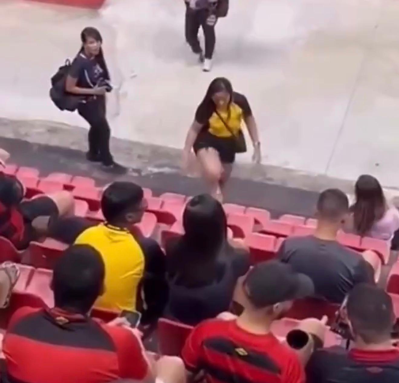 Una donna sorprende il marito con un'altra persona: è bufera in uno stadio a Recife, in Brasile