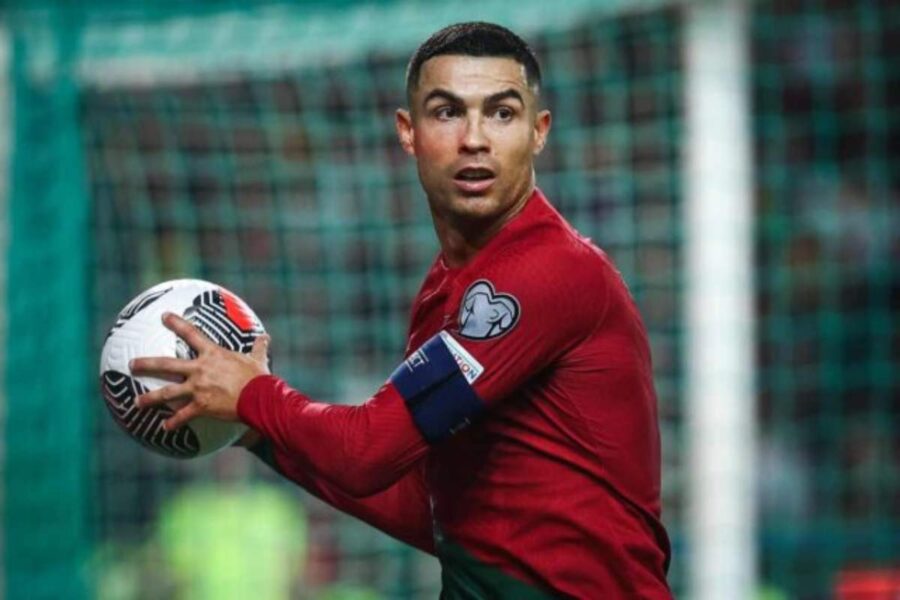Cristiano Ronaldo batte il robot