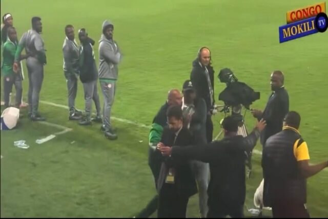 Nigeria, il ct Chelle perde la testa