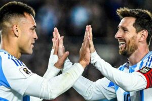 Lautaro Martinez e Leo Messi con la maglia della Nazionale Argentina