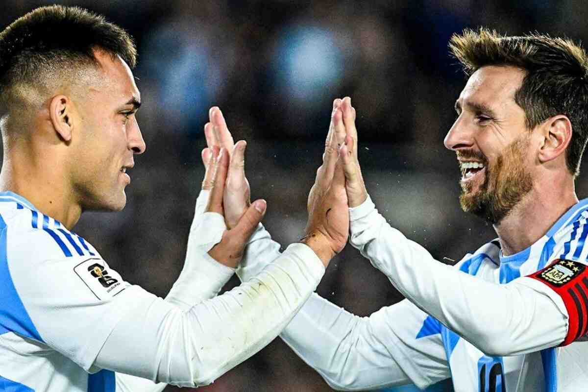 Lautaro Martinez e Leo Messi con la maglia della Nazionale Argentina