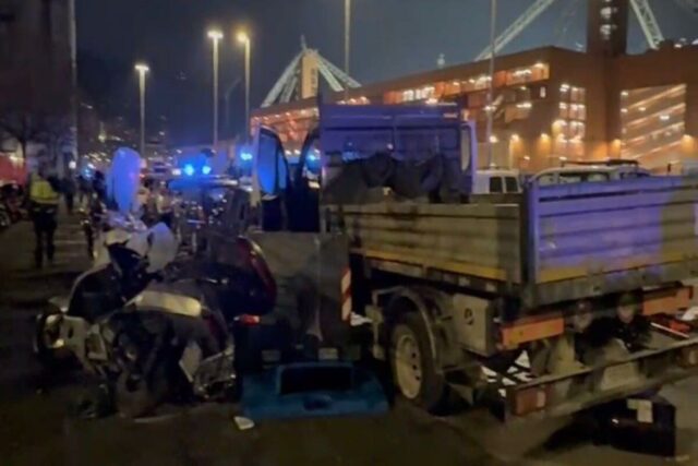 Le auto incendiate fuori da Marassi prima di Genoa-Inter