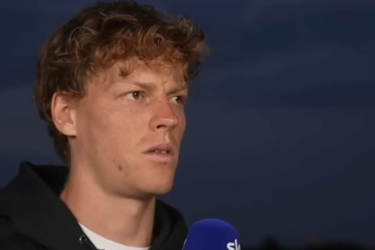 Jannik Sinner durante un'intervista 