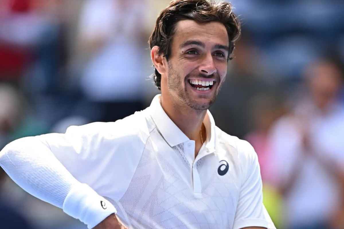 Lorenzo Musetti sorride 