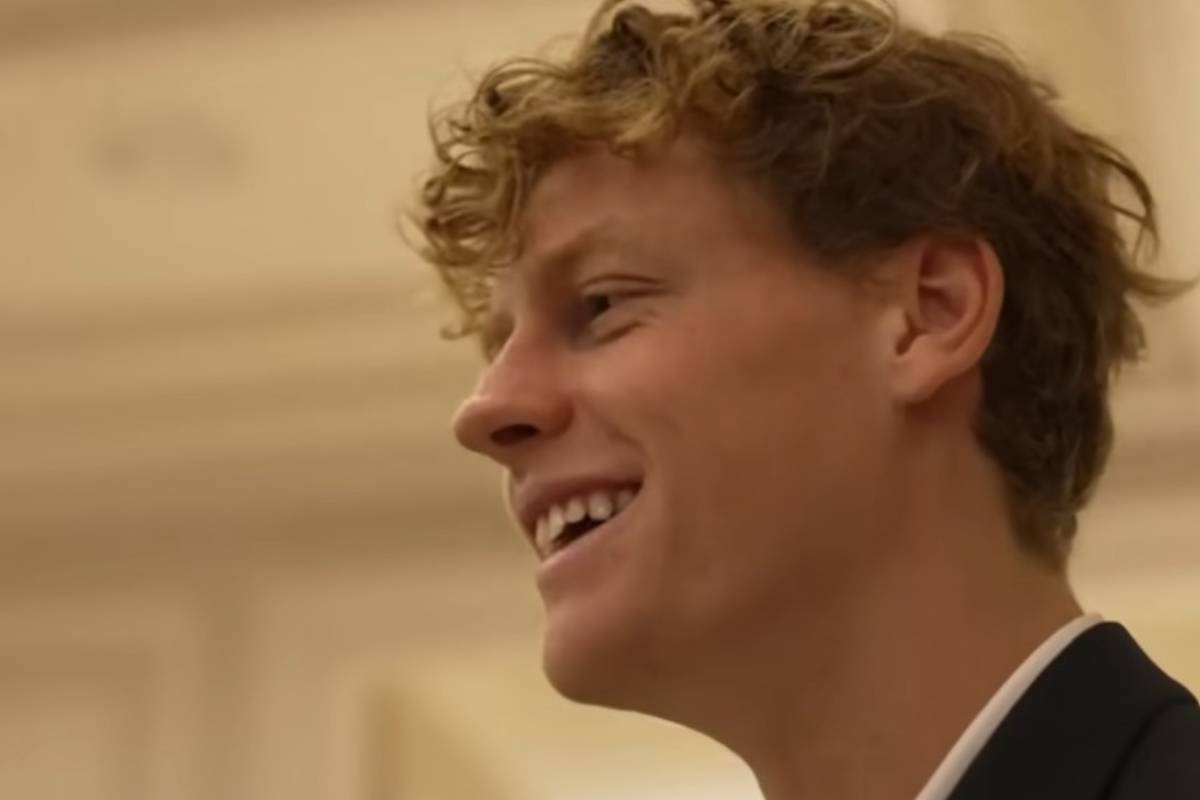 Jannik Sinner sorride 