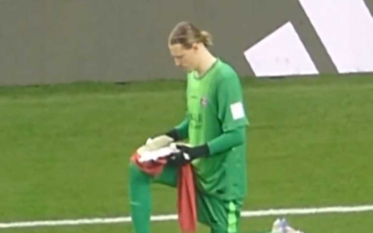 Il video di Safonov e del trucco con l'asciugamano