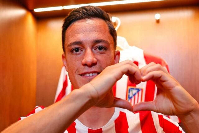 Raspadori con la maglia dell'Atletico