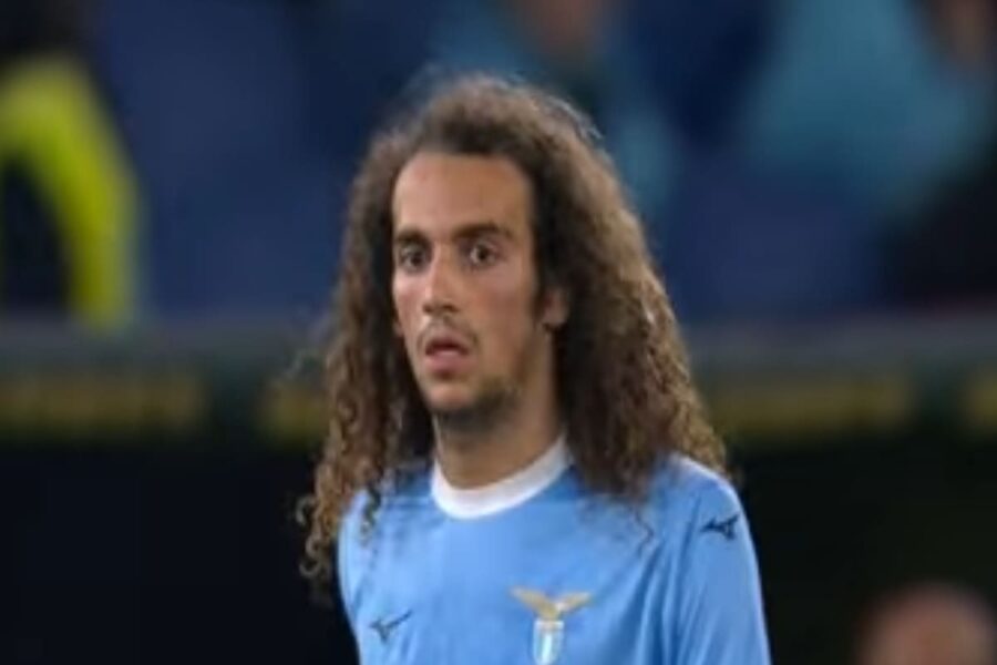 Mateo Guendouzi con la maglia della Lazio
