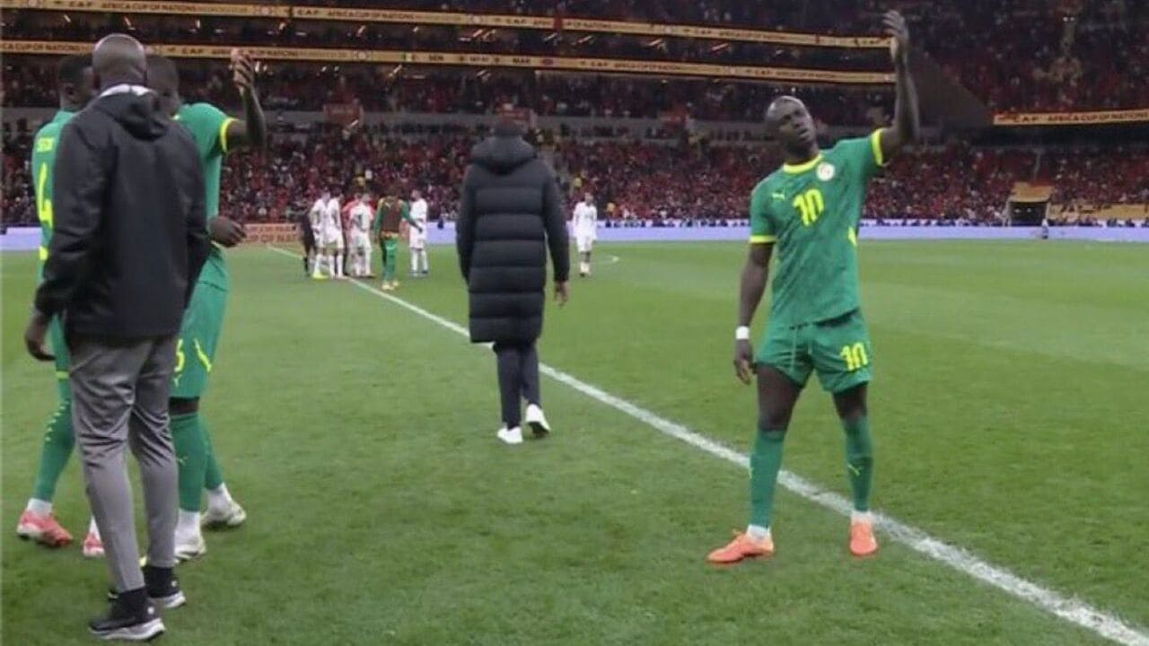 Il Senegal lascia il campo dopo il rigore per il Marocco in Coppa d'Africa 