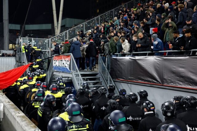 Caos a Utrecht: la partita inizia in ritardo