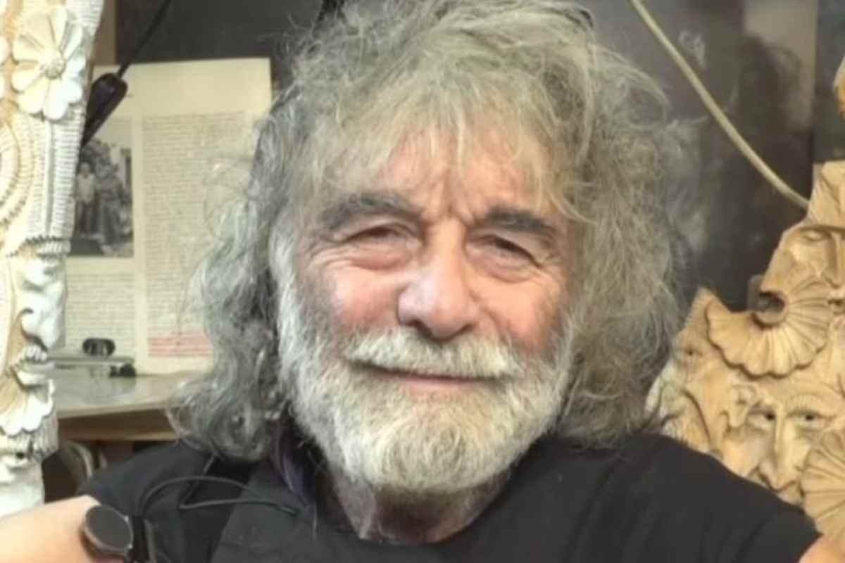 Mauro Corona sorride 