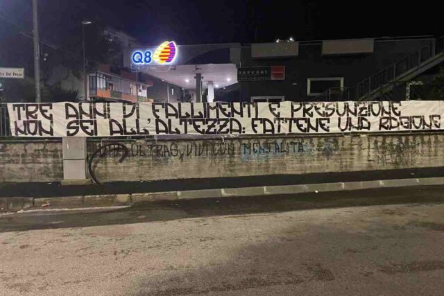 Striscione tifosi Salernitana