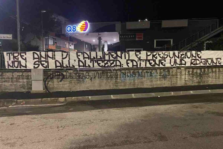 Striscione tifosi Salernitana