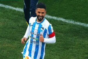 Lorenzo Insigne esulta con la maglia del Pescara