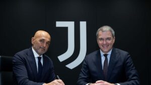 Luciano Spalletti alla firma con la Juventus