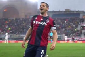 L'esultanza di Freuler in Bologna-Lecce