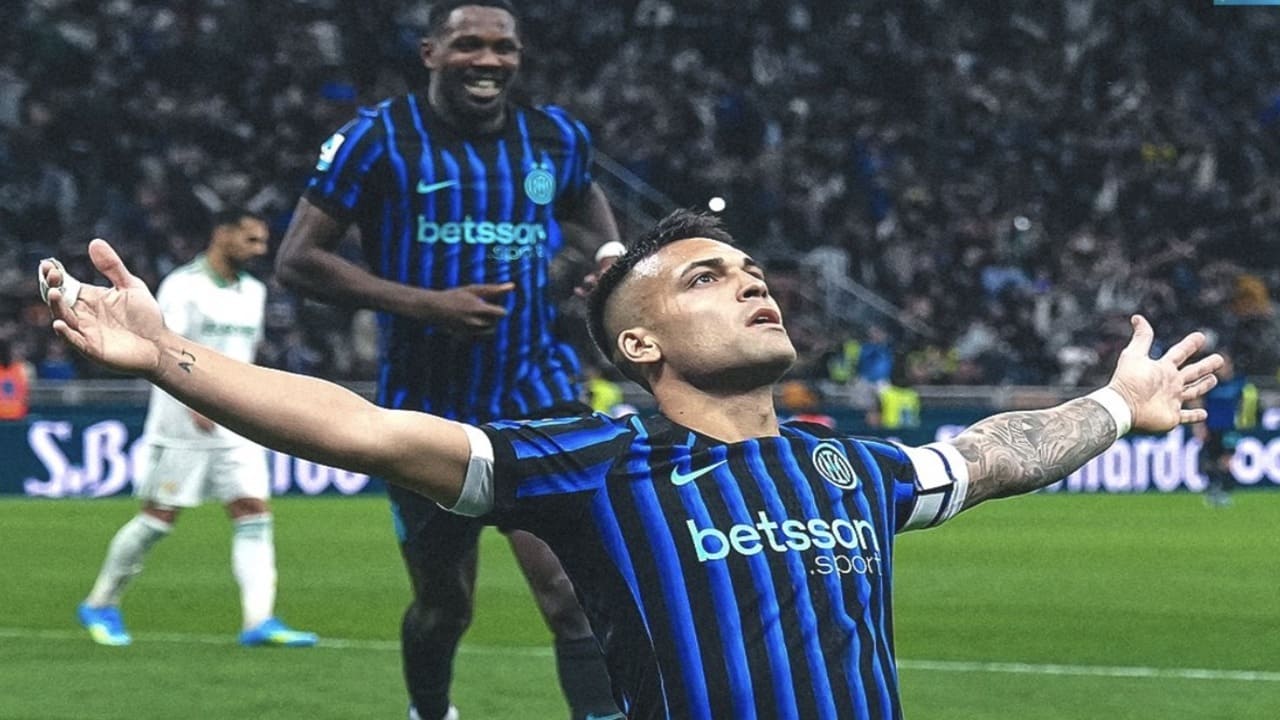 Lautaro Martinez esulta in Inter-Roma