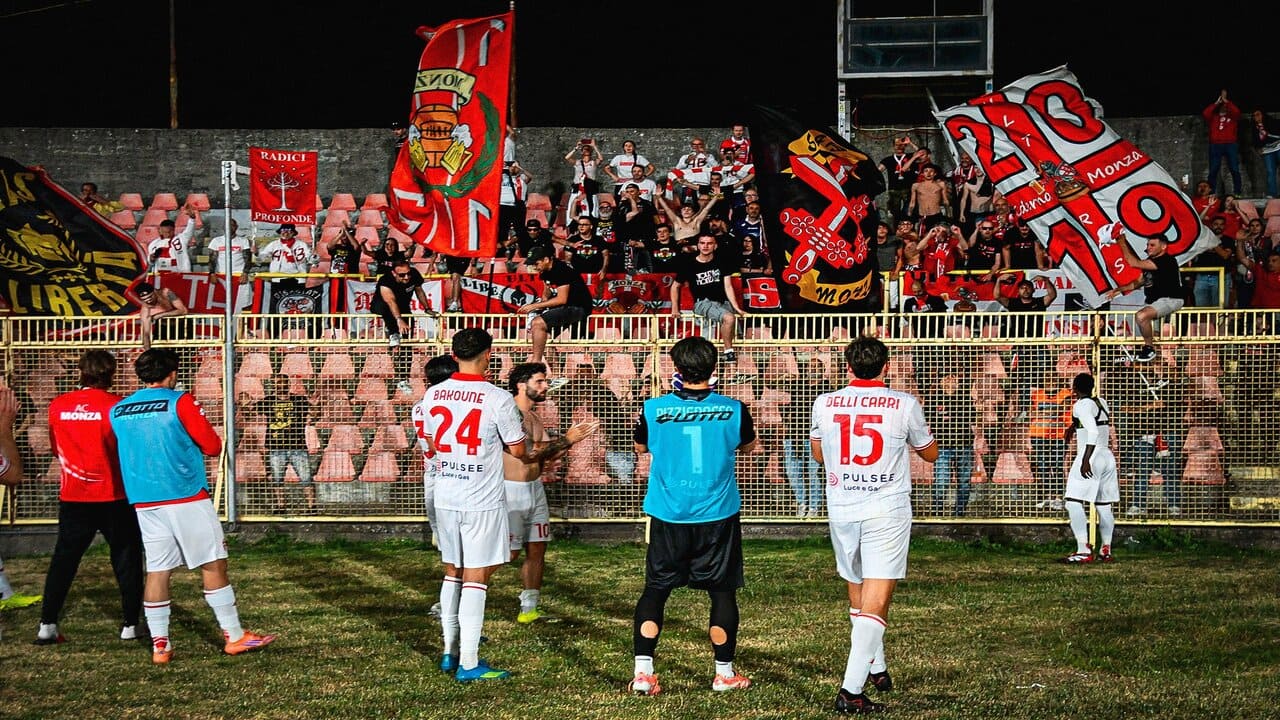 Il Monza festeggia voi tifosi 