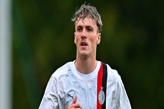 Alex Jimenez con la maglia del Milan