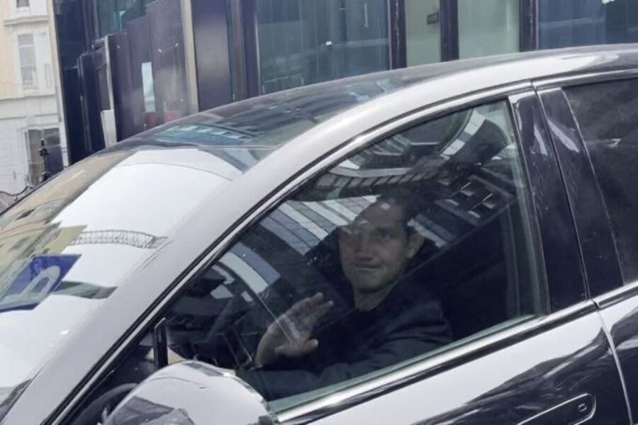L’uscita di Cristian Chivu dalla sede dell’Inter