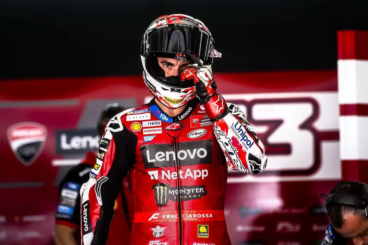 Pecco Bagnaia ai box
